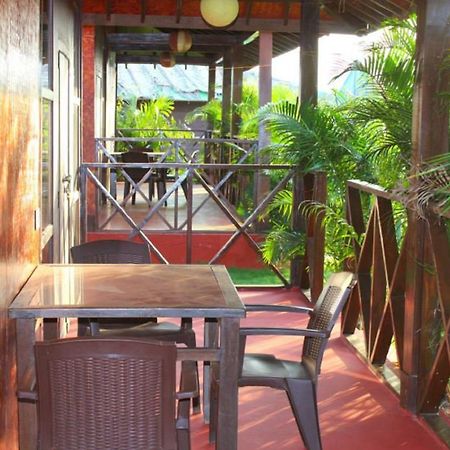 Rock Water Resort Morjim Extérieur photo