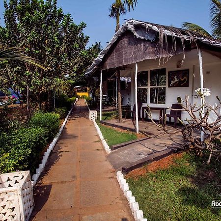 Rock Water Resort Morjim Extérieur photo