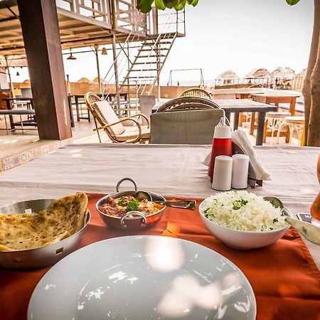 Rock Water Resort Morjim Extérieur photo