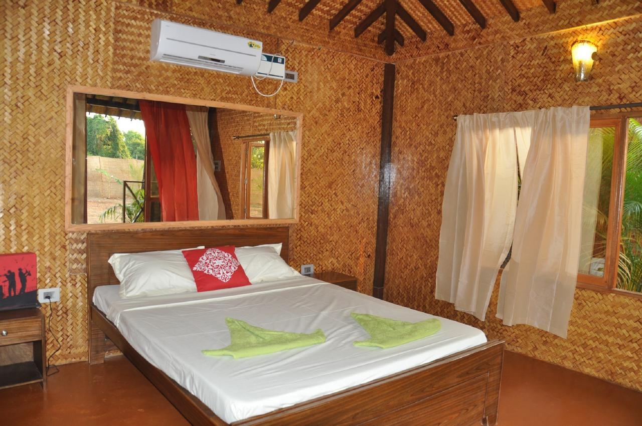 Rock Water Resort Morjim Chambre photo