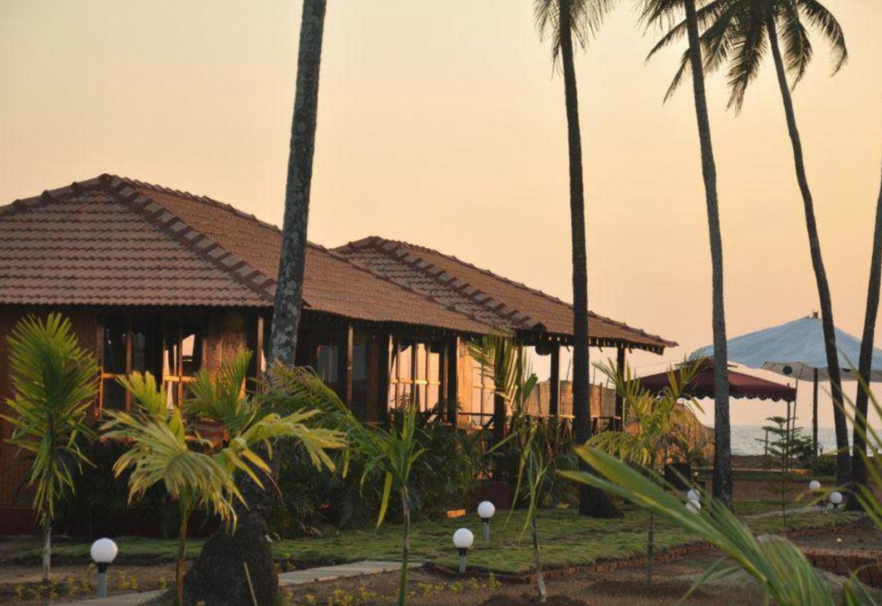 Rock Water Resort Morjim Extérieur photo