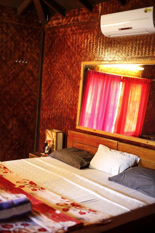 Rock Water Resort Morjim Extérieur photo