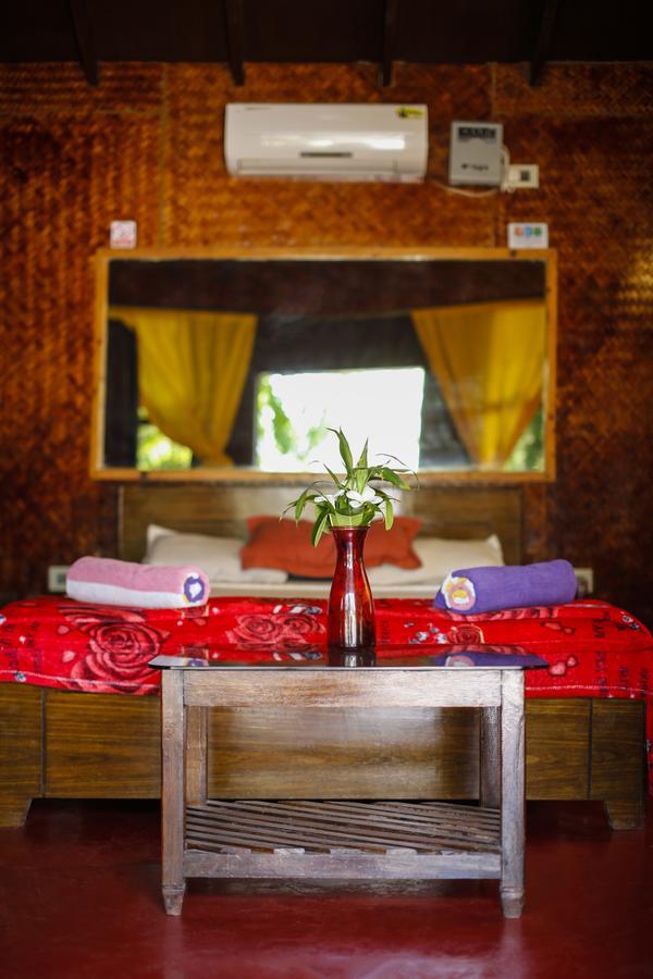 Rock Water Resort Morjim Extérieur photo