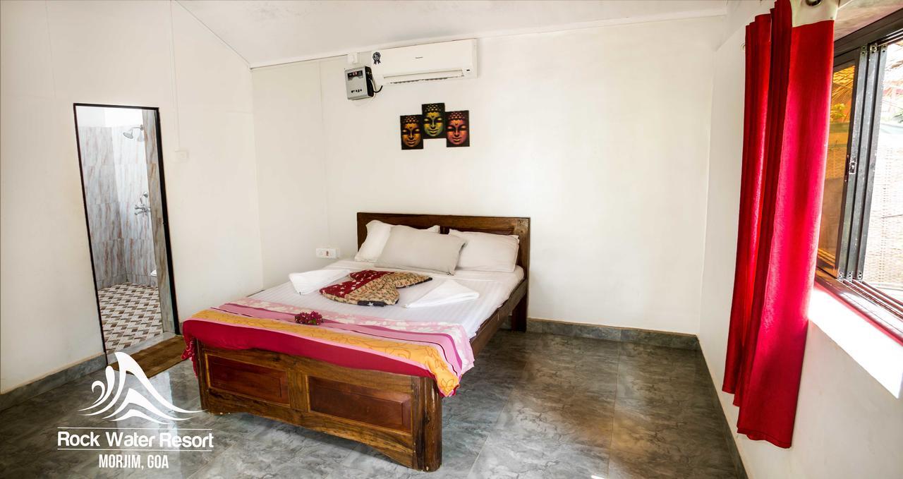 Rock Water Resort Morjim Extérieur photo