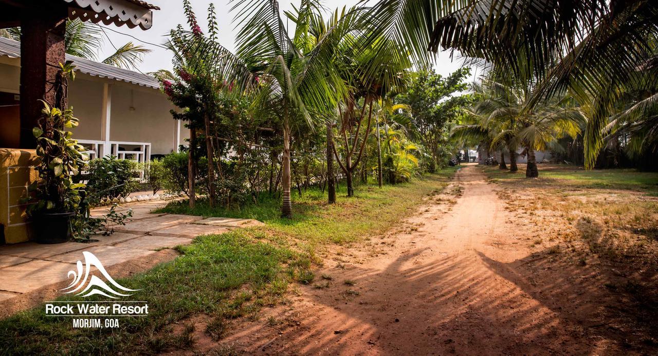 Rock Water Resort Morjim Extérieur photo