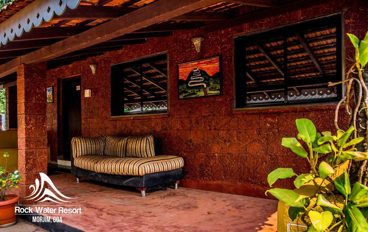 Rock Water Resort Morjim Extérieur photo