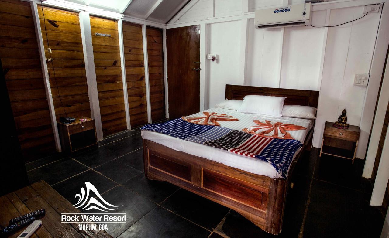 Rock Water Resort Morjim Extérieur photo