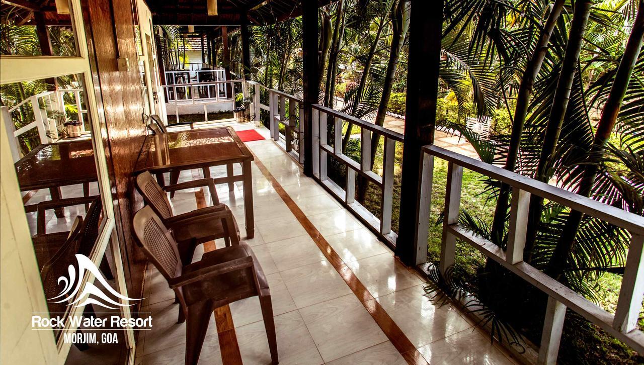 Rock Water Resort Morjim Extérieur photo