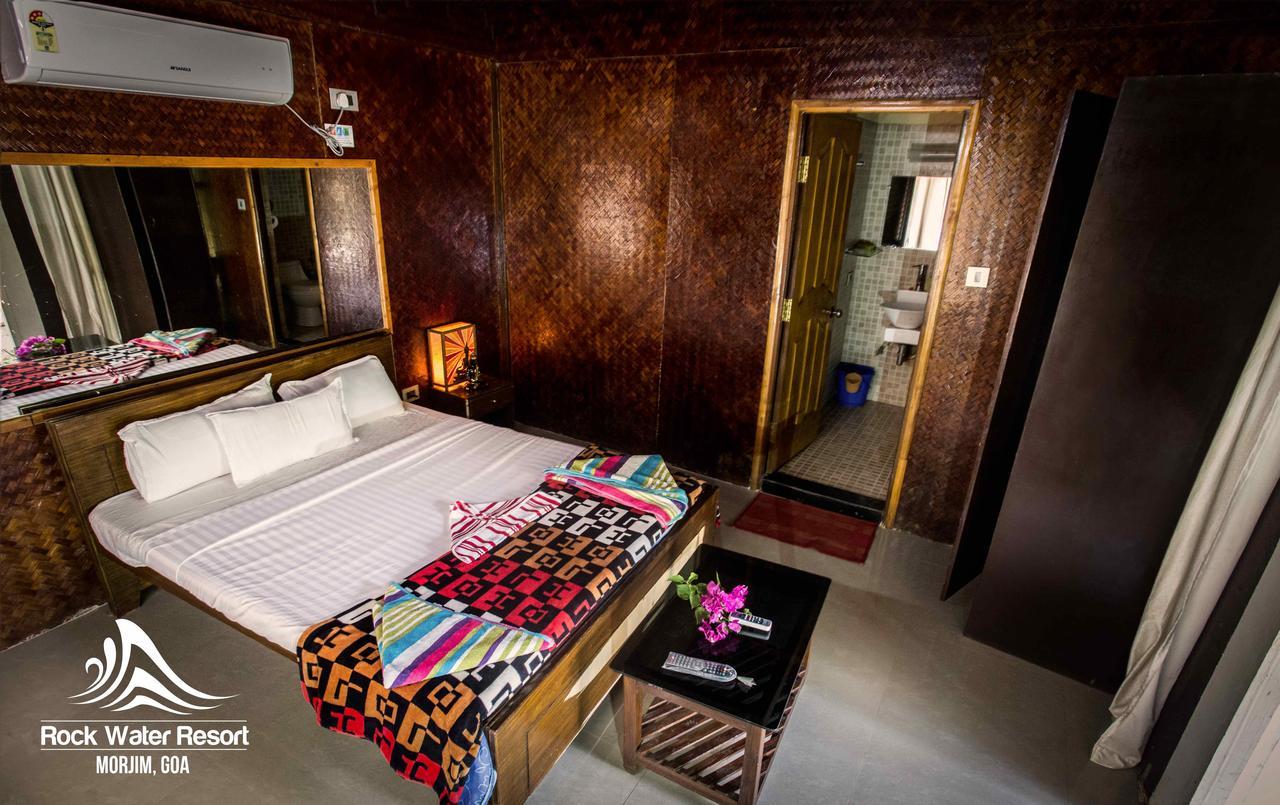 Rock Water Resort Morjim Extérieur photo