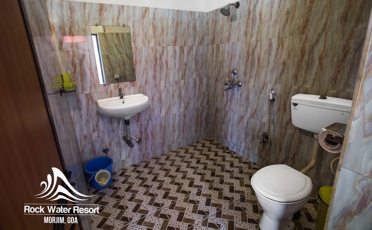 Rock Water Resort Morjim Extérieur photo