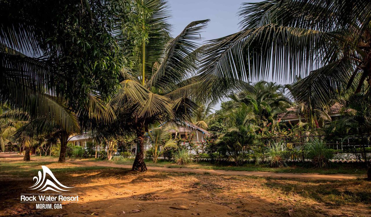 Rock Water Resort Morjim Extérieur photo